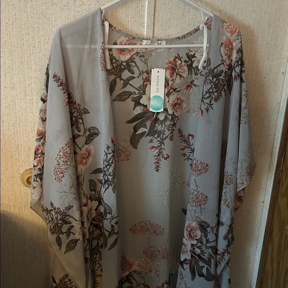 Emory Park Floral Kimono in Gray and Pink